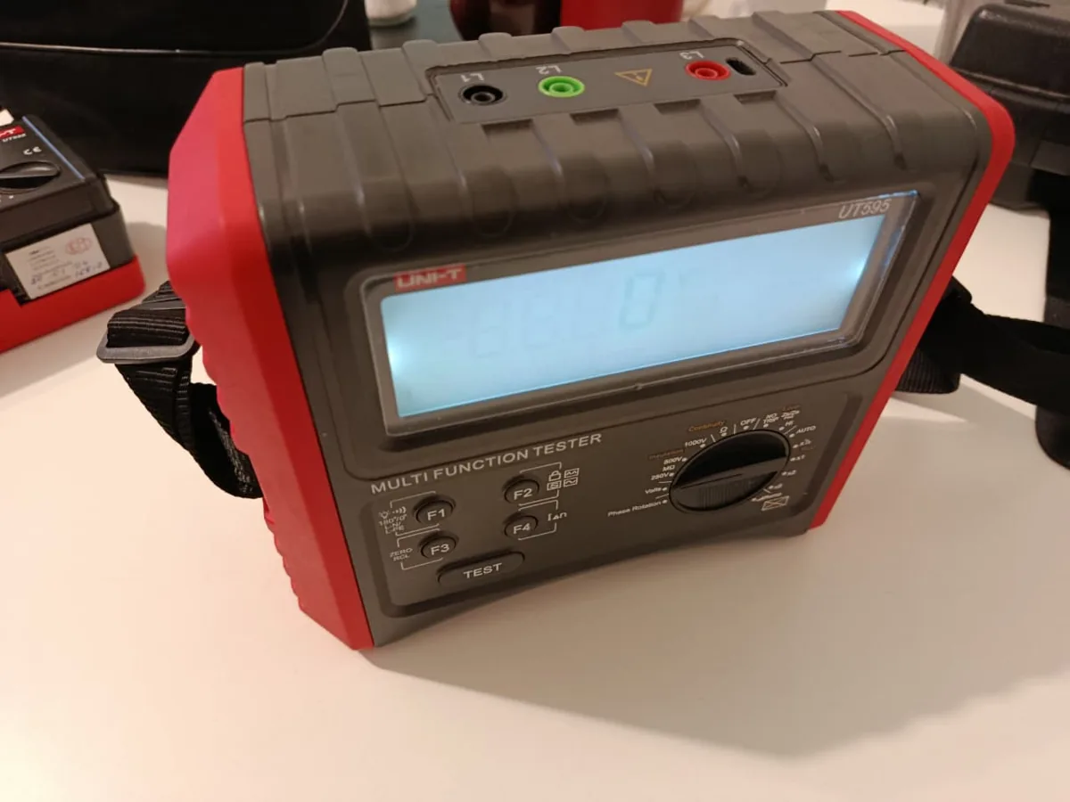Medición de aislación y continuidad de conductores con instrumental UNI-T