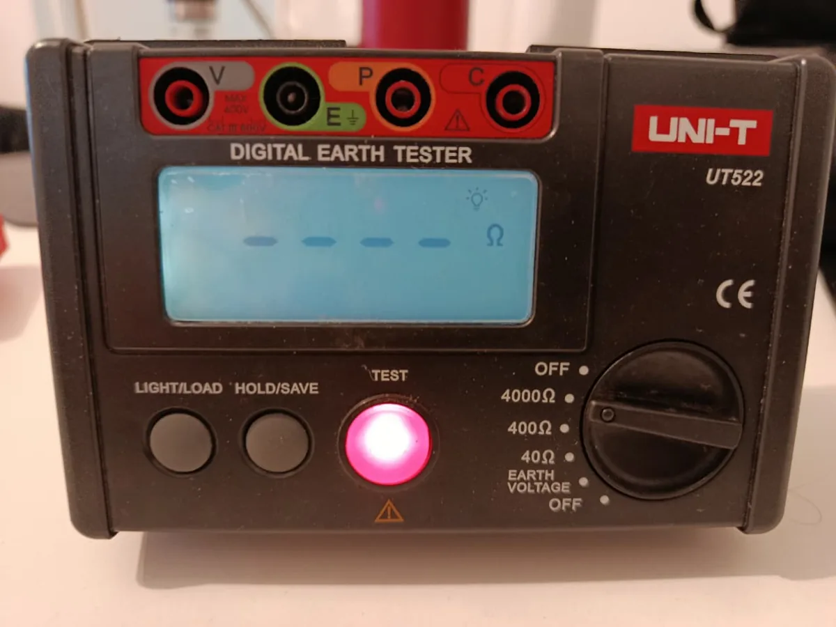 Telurímetro UNI-T UT522 para medición de puesta a tierra